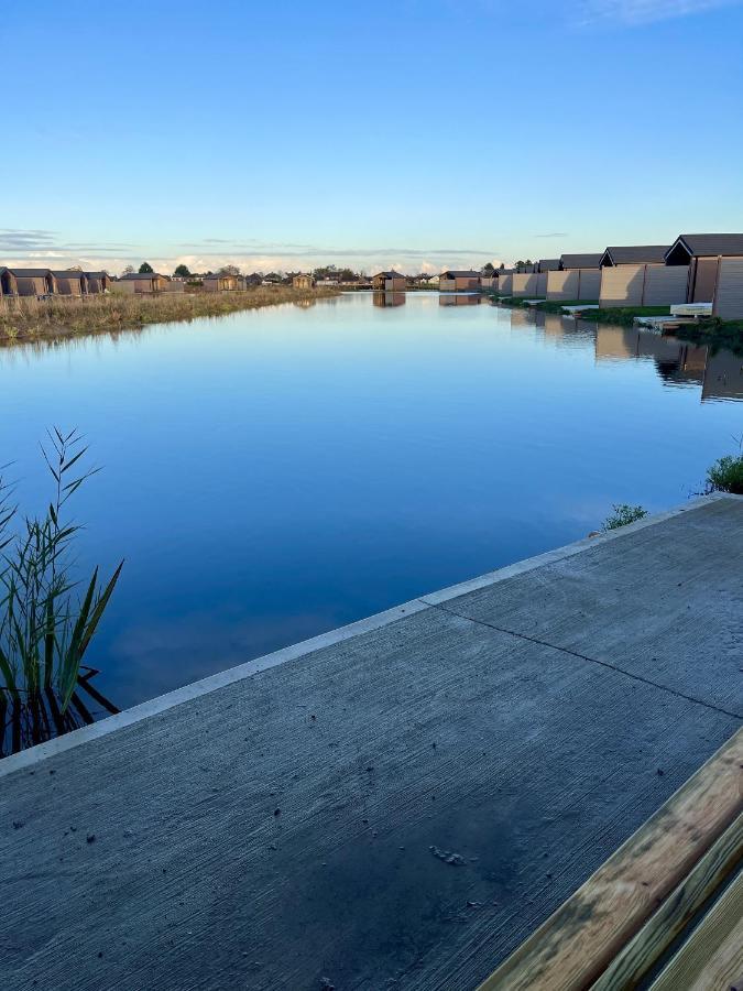 Resort Lakeside Fishing Retreats