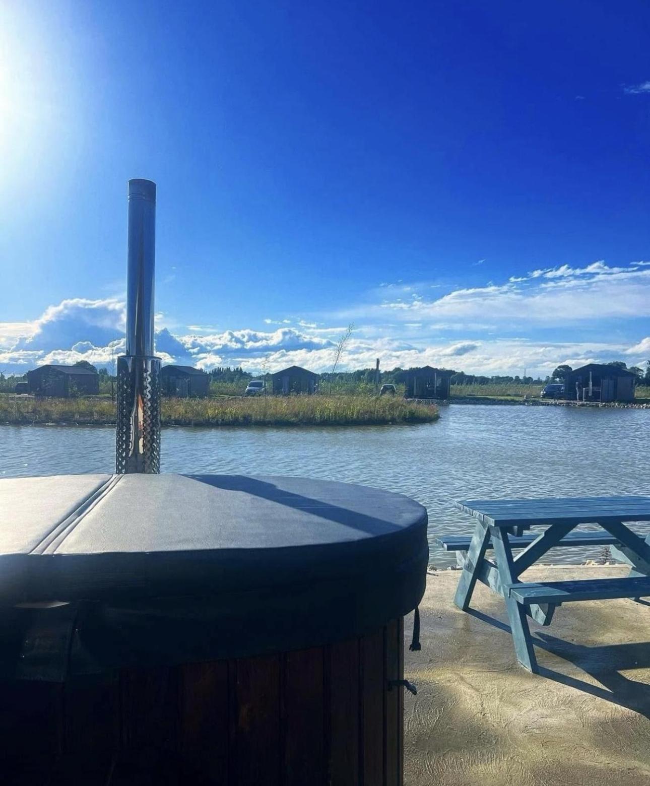 Lakeside Fishing Retreats * Boston